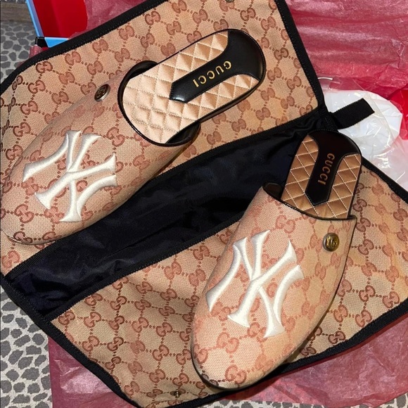 100% authentic, GUCCI x NY YANKEES, canvas mules - Picture 2 of 5